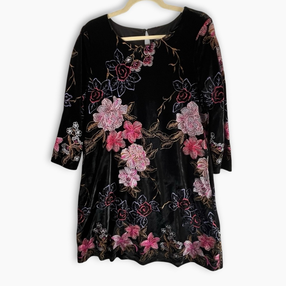 Beige by ECI Black Velvet Floral Embroidered Shift Dress Size 10 3/4 Sleeve